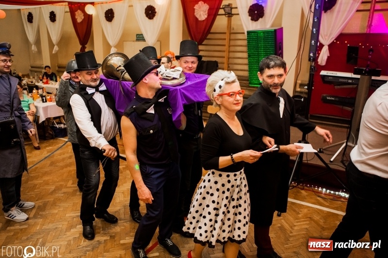 Zdjęcie w galerii na portalu naszraciborz.pl: Pogrzebanie Basa w Studziennej. Zobacz, jak mieszkańcy dzielnicy zakończyli karnawał wiadomości z regionu