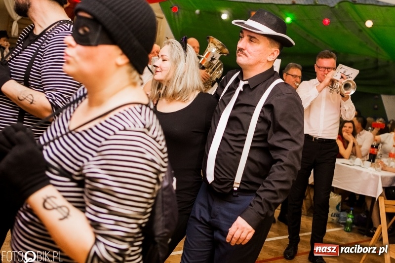 Zdjęcie w galerii na portalu naszraciborz.pl: Pogrzebanie Basa w Studziennej. Zobacz, jak mieszkańcy dzielnicy zakończyli karnawał wiadomości z regionu