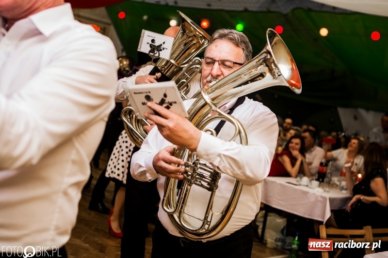 Zdjęcie w galerii na portalu naszraciborz.pl: Pogrzebanie Basa w Studziennej. Zobacz, jak mieszkańcy dzielnicy zakończyli karnawał wiadomości z regionu