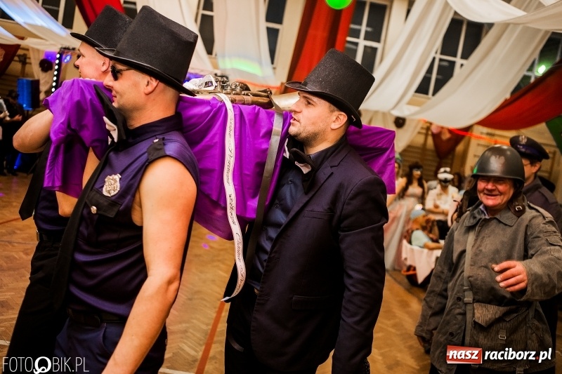 Zdjęcie w galerii na portalu naszraciborz.pl: Pogrzebanie Basa w Studziennej. Zobacz, jak mieszkańcy dzielnicy zakończyli karnawał wiadomości z regionu