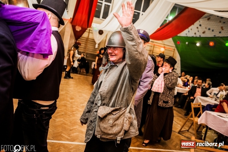 Zdjęcie w galerii na portalu naszraciborz.pl: Pogrzebanie Basa w Studziennej. Zobacz, jak mieszkańcy dzielnicy zakończyli karnawał wiadomości z regionu