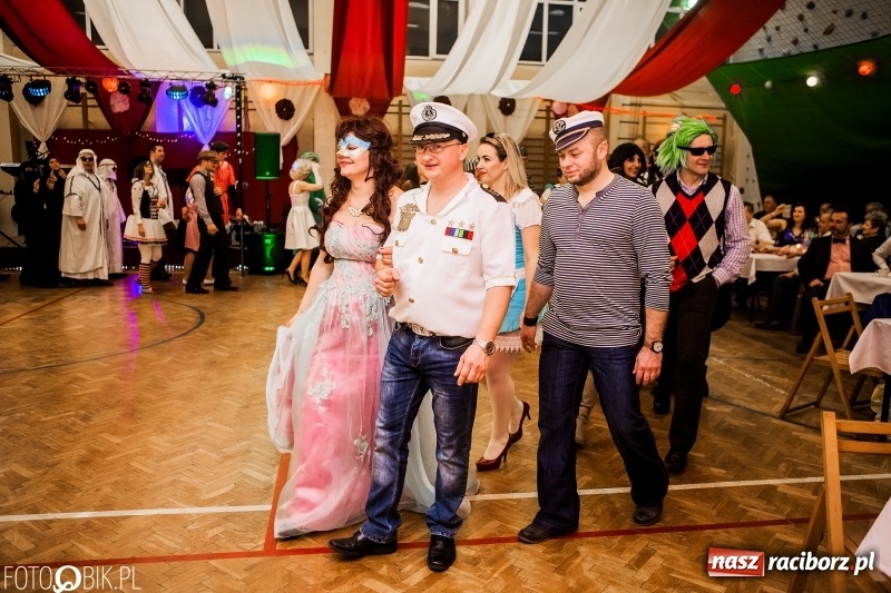 Zdjęcie w galerii na portalu naszraciborz.pl: Pogrzebanie Basa w Studziennej. Zobacz, jak mieszkańcy dzielnicy zakończyli karnawał wiadomości z regionu