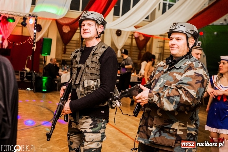 Zdjęcie w galerii na portalu naszraciborz.pl: Pogrzebanie Basa w Studziennej. Zobacz, jak mieszkańcy dzielnicy zakończyli karnawał wiadomości z regionu