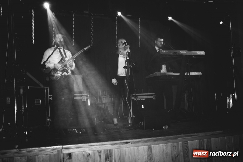 Zdjęcie w galerii na portalu naszraciborz.pl: I po karnawale. W Krzanowicach pogrzebano basa  wiadomości z regionu