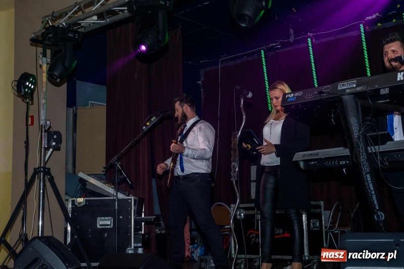 Zdjęcie w galerii na portalu naszraciborz.pl: I po karnawale. W Krzanowicach pogrzebano basa  wiadomości z regionu