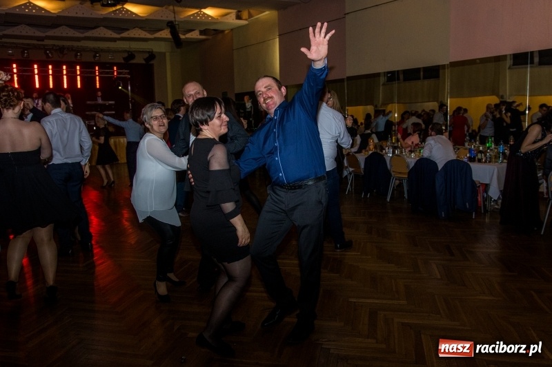 Zdjęcie w galerii na portalu naszraciborz.pl: I po karnawale. W Krzanowicach pogrzebano basa  wiadomości z regionu