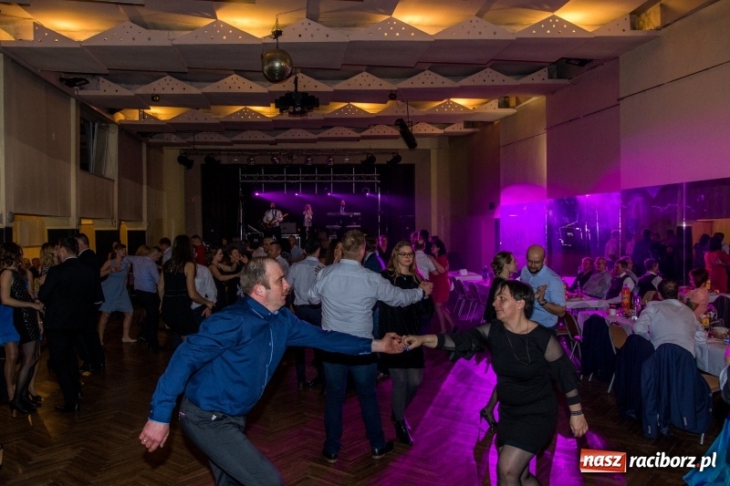 Zdjęcie w galerii na portalu naszraciborz.pl: I po karnawale. W Krzanowicach pogrzebano basa  wiadomości z regionu