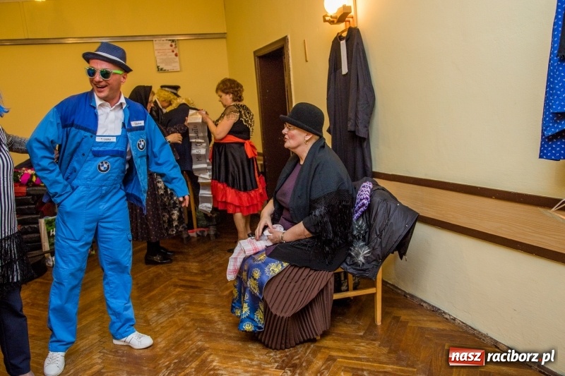 Zdjęcie w galerii na portalu naszraciborz.pl: I po karnawale. W Krzanowicach pogrzebano basa  wiadomości z regionu