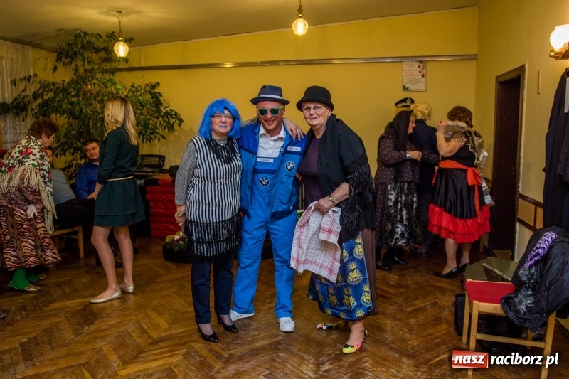 Zdjęcie w galerii na portalu naszraciborz.pl: I po karnawale. W Krzanowicach pogrzebano basa  wiadomości z regionu