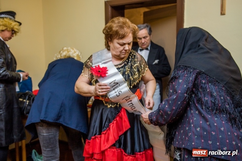 Zdjęcie w galerii na portalu naszraciborz.pl: I po karnawale. W Krzanowicach pogrzebano basa  wiadomości z regionu