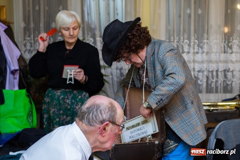 Zdjęcie w galerii na portalu naszraciborz.pl: I po karnawale. W Krzanowicach pogrzebano basa  wiadomości z regionu