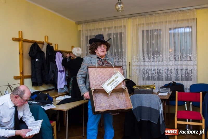 Zdjęcie w galerii na portalu naszraciborz.pl: I po karnawale. W Krzanowicach pogrzebano basa  wiadomości z regionu