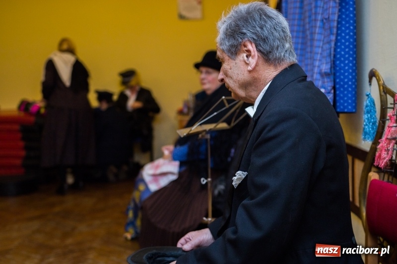 Zdjęcie w galerii na portalu naszraciborz.pl: I po karnawale. W Krzanowicach pogrzebano basa  wiadomości z regionu