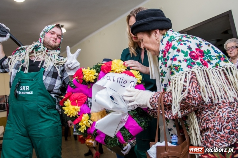 Zdjęcie w galerii na portalu naszraciborz.pl: I po karnawale. W Krzanowicach pogrzebano basa  wiadomości z regionu