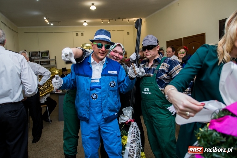 Zdjęcie w galerii na portalu naszraciborz.pl: I po karnawale. W Krzanowicach pogrzebano basa  wiadomości z regionu