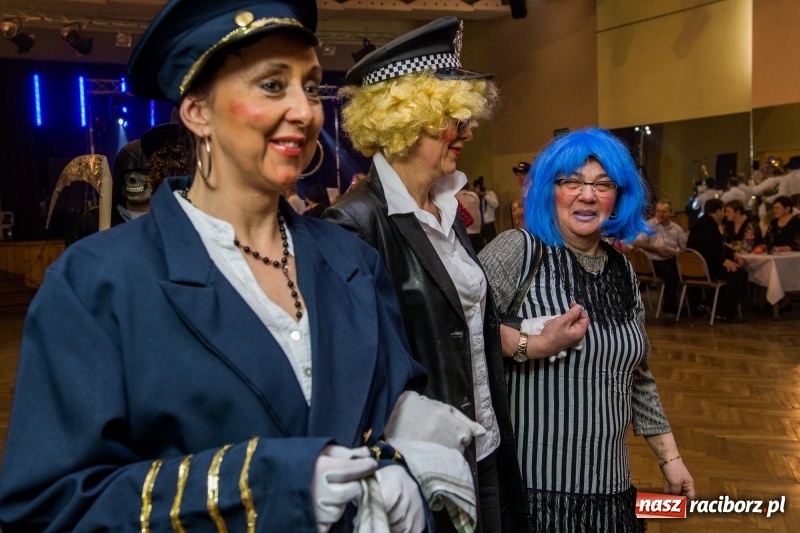 Zdjęcie w galerii na portalu naszraciborz.pl: I po karnawale. W Krzanowicach pogrzebano basa  wiadomości z regionu