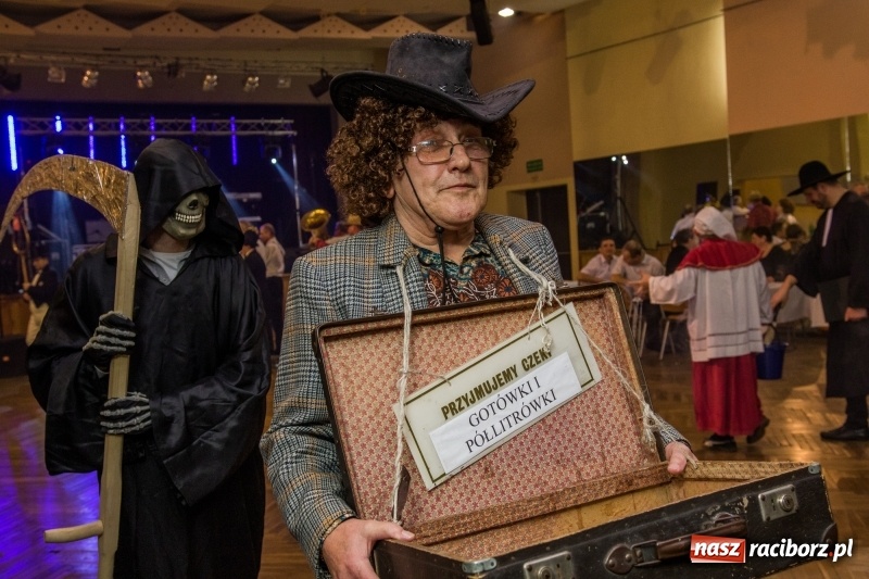 Zdjęcie w galerii na portalu naszraciborz.pl: I po karnawale. W Krzanowicach pogrzebano basa  wiadomości z regionu