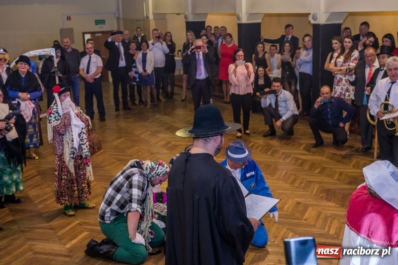 Zdjęcie w galerii na portalu naszraciborz.pl: I po karnawale. W Krzanowicach pogrzebano basa  wiadomości z regionu