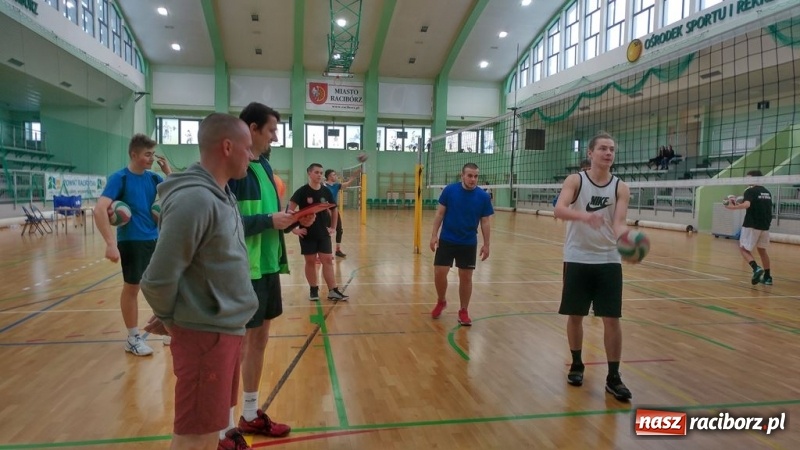 Zdjęcie w galerii na portalu naszraciborz.pl: Michał Thym i Kamil Kwiecień najlepsi w zimowym turnieju dwójek siatkarskich wiadomości z regionu