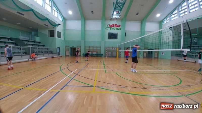 Zdjęcie w galerii na portalu naszraciborz.pl: Michał Thym i Kamil Kwiecień najlepsi w zimowym turnieju dwójek siatkarskich wiadomości z regionu