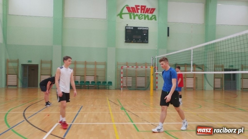 Zdjęcie w galerii na portalu naszraciborz.pl: Michał Thym i Kamil Kwiecień najlepsi w zimowym turnieju dwójek siatkarskich wiadomości z regionu
