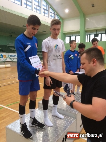Zdjęcie w galerii na portalu naszraciborz.pl: Michał Thym i Kamil Kwiecień najlepsi w zimowym turnieju dwójek siatkarskich wiadomości z regionu