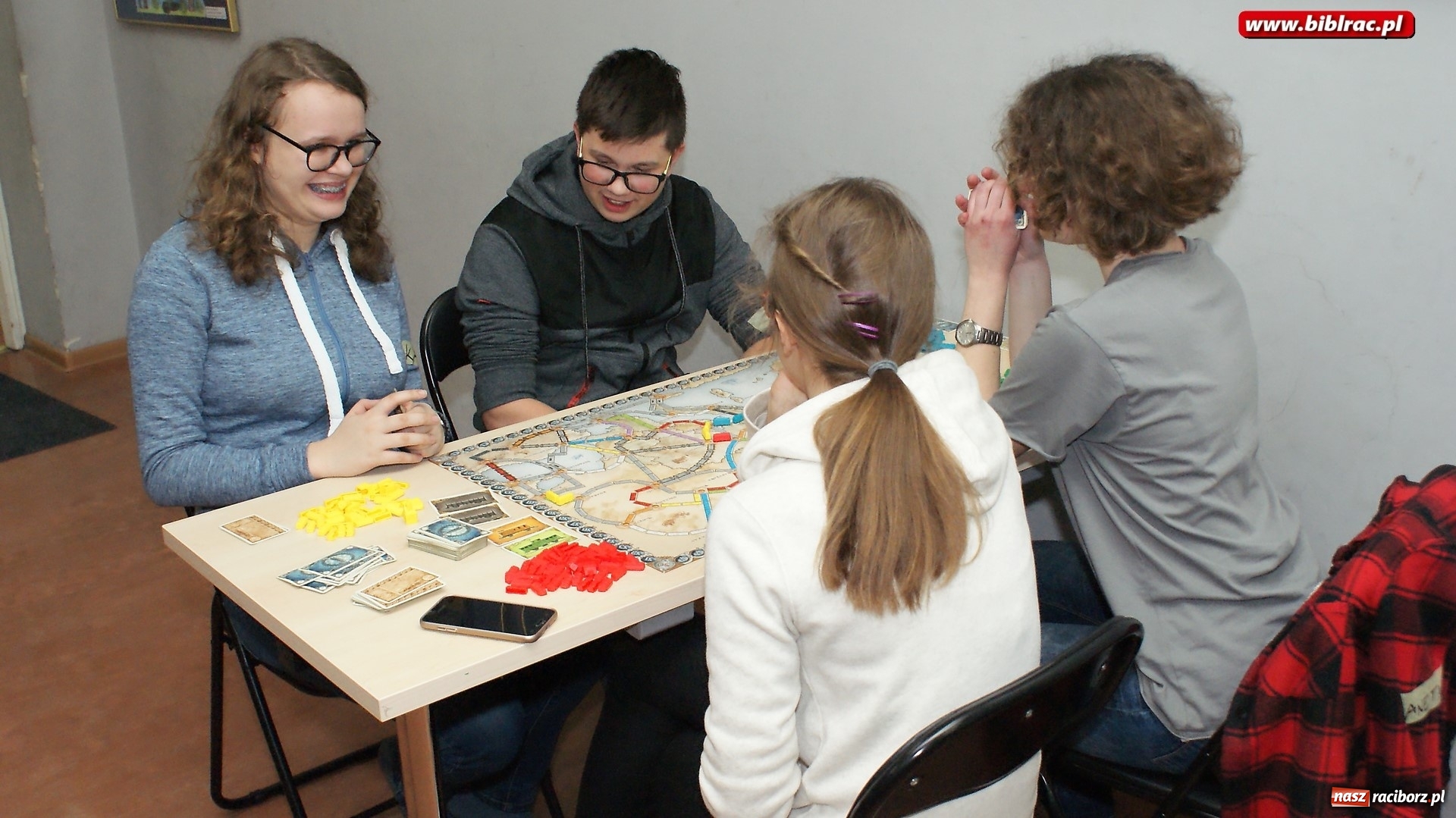 Zdjęcie w galerii na portalu naszraciborz.pl: Noc z Grami bez Prądu w bibliotece za nami wiadomości z regionu