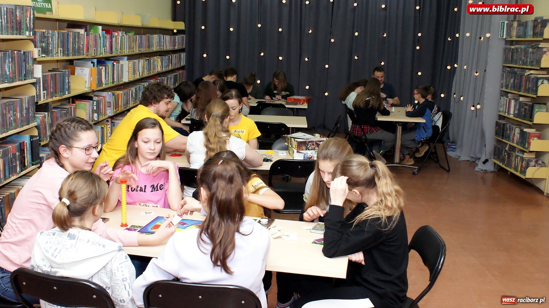 Zdjęcie w galerii na portalu naszraciborz.pl: Noc z Grami bez Prądu w bibliotece za nami wiadomości z regionu