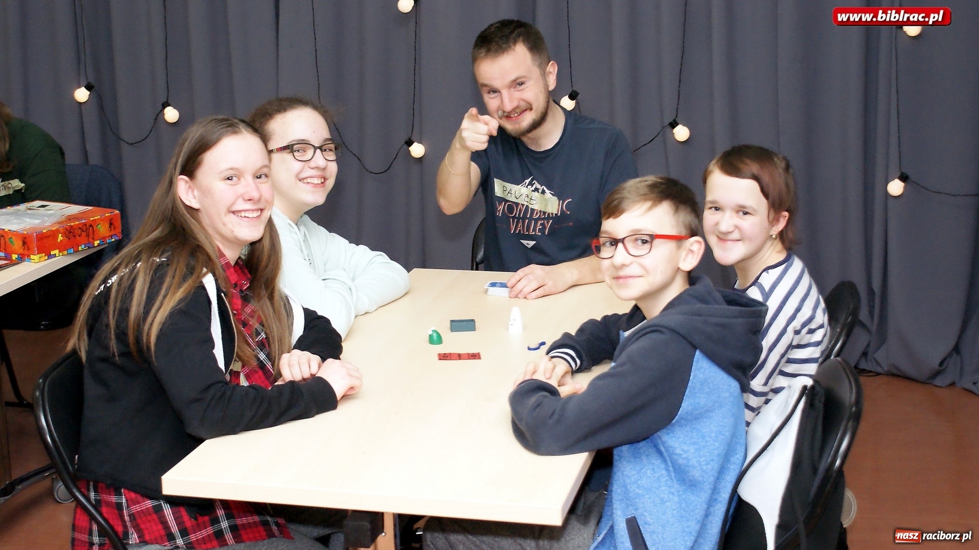 Zdjęcie w galerii na portalu naszraciborz.pl: Noc z Grami bez Prądu w bibliotece za nami wiadomości z regionu