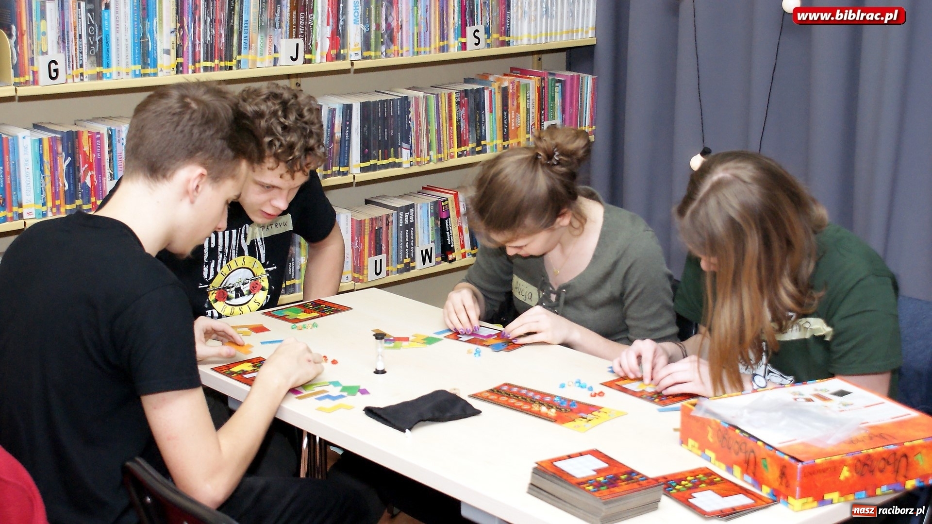 Zdjęcie w galerii na portalu naszraciborz.pl: Noc z Grami bez Prądu w bibliotece za nami wiadomości z regionu