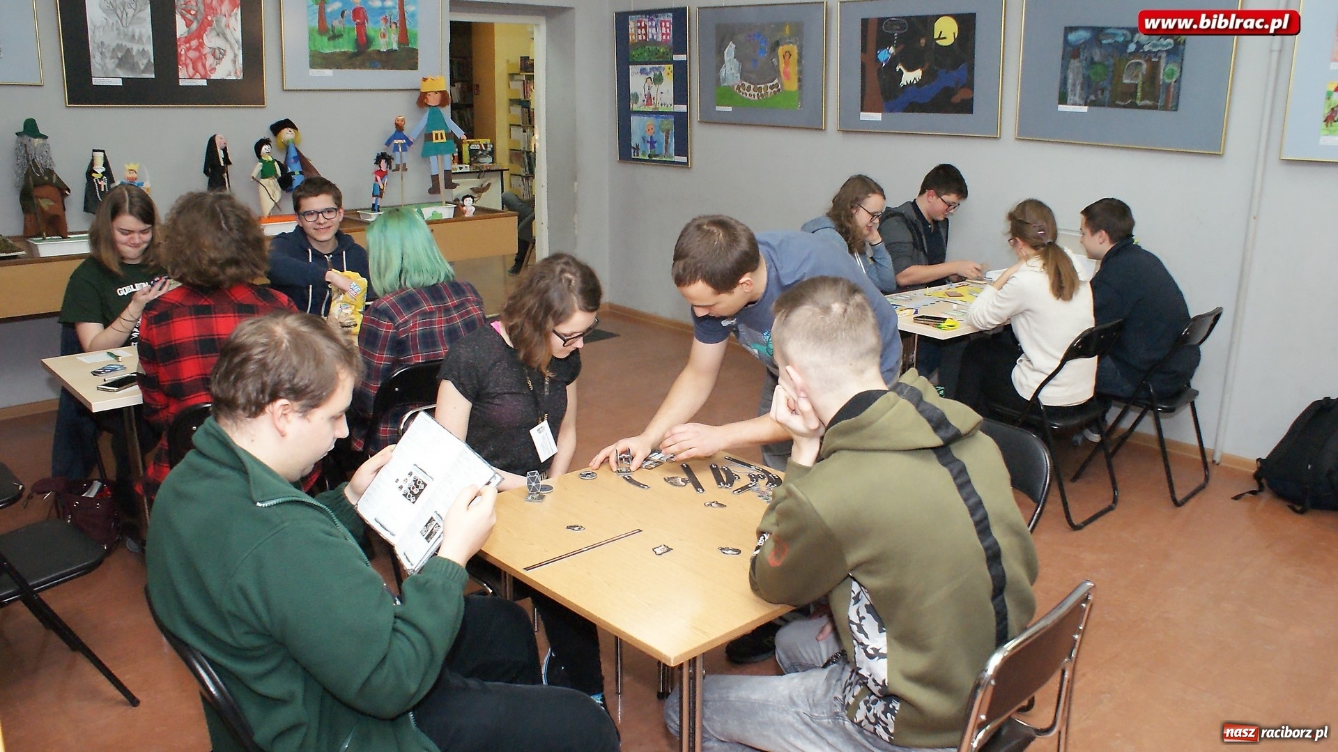 Zdjęcie w galerii na portalu naszraciborz.pl: Noc z Grami bez Prądu w bibliotece za nami wiadomości z regionu