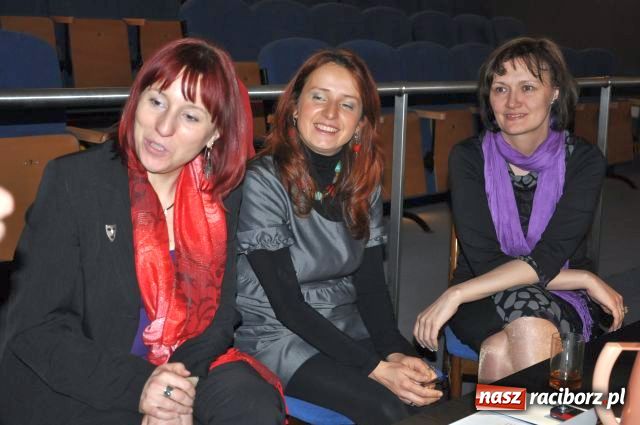 Zdjęcie w galerii na portalu naszraciborz.pl: Rozpoczęli od teatru wiadomości z regionu