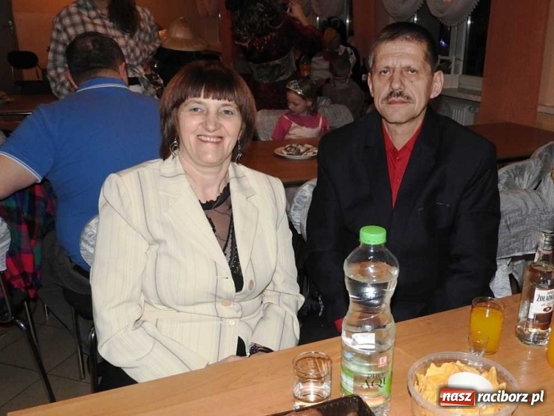 Zdjęcie w galerii na portalu naszraciborz.pl: Tak w Sławikowie wodzili bera i żegnali karnawał wiadomości z regionu