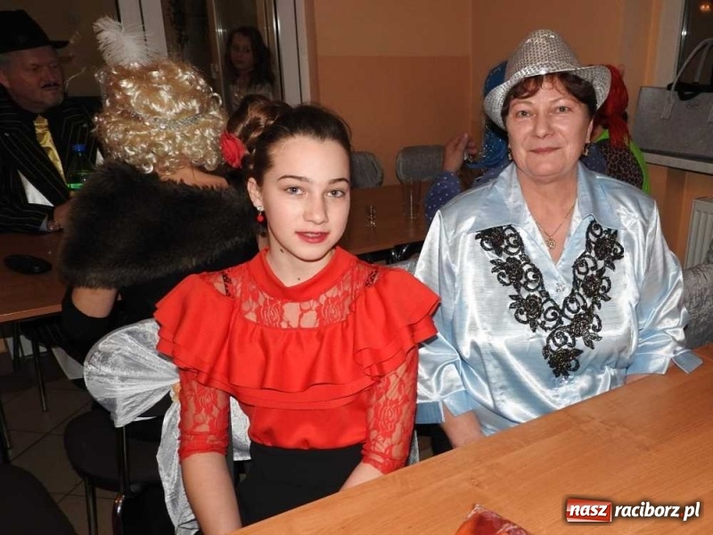 Zdjęcie w galerii na portalu naszraciborz.pl: Tak w Sławikowie wodzili bera i żegnali karnawał wiadomości z regionu