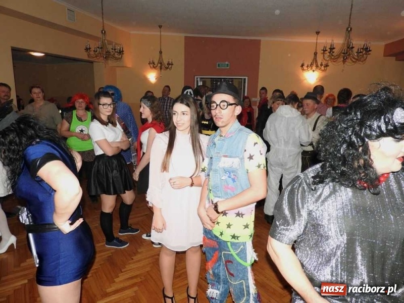 Zdjęcie w galerii na portalu naszraciborz.pl: Tak w Sławikowie wodzili bera i żegnali karnawał wiadomości z regionu