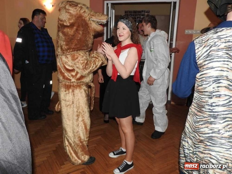 Zdjęcie w galerii na portalu naszraciborz.pl: Tak w Sławikowie wodzili bera i żegnali karnawał wiadomości z regionu