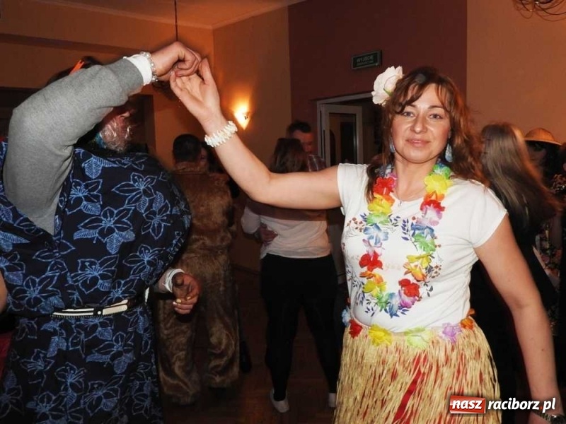 Zdjęcie w galerii na portalu naszraciborz.pl: Tak w Sławikowie wodzili bera i żegnali karnawał wiadomości z regionu