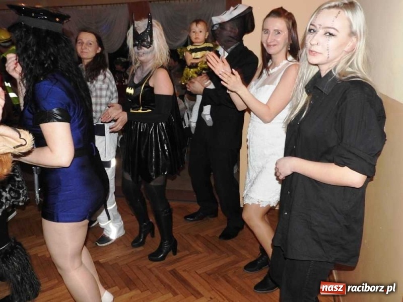 Zdjęcie w galerii na portalu naszraciborz.pl: Tak w Sławikowie wodzili bera i żegnali karnawał wiadomości z regionu