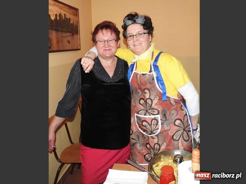 Zdjęcie w galerii na portalu naszraciborz.pl: Tak w Sławikowie wodzili bera i żegnali karnawał wiadomości z regionu