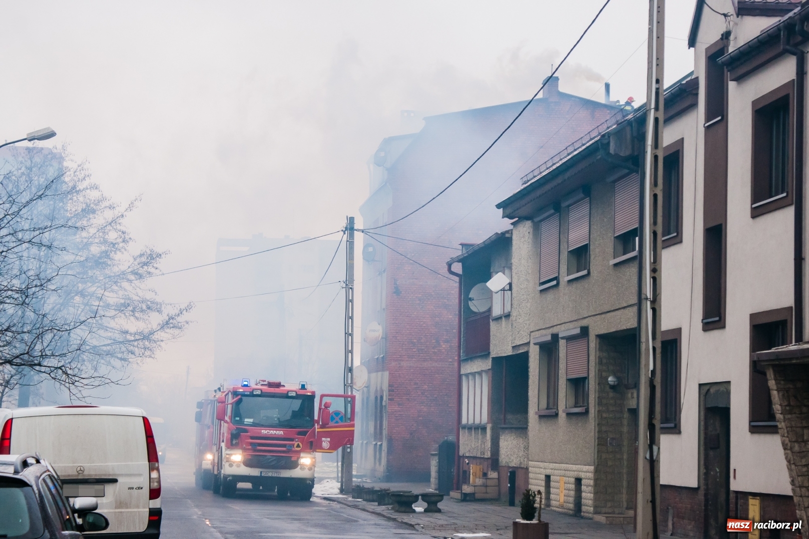 Zdjęcie w galerii na portalu naszraciborz.pl: Pożar sadzy w kominie budynku przy Królewskiej wiadomości z regionu