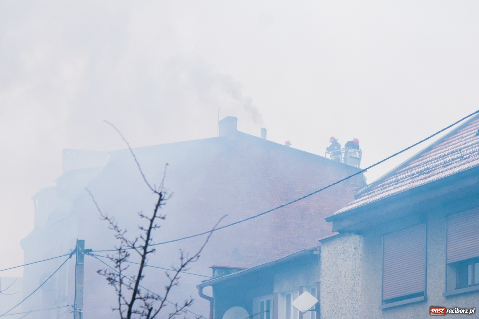 Zdjęcie w galerii na portalu naszraciborz.pl: Pożar sadzy w kominie budynku przy Królewskiej wiadomości z regionu