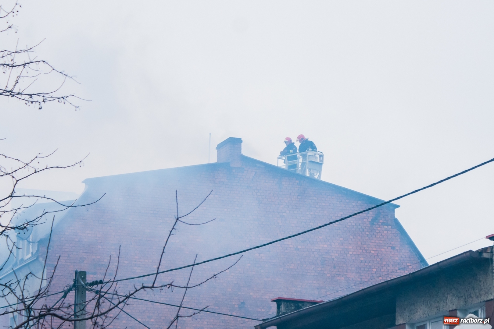 Zdjęcie w galerii na portalu naszraciborz.pl: Pożar sadzy w kominie budynku przy Królewskiej wiadomości z regionu