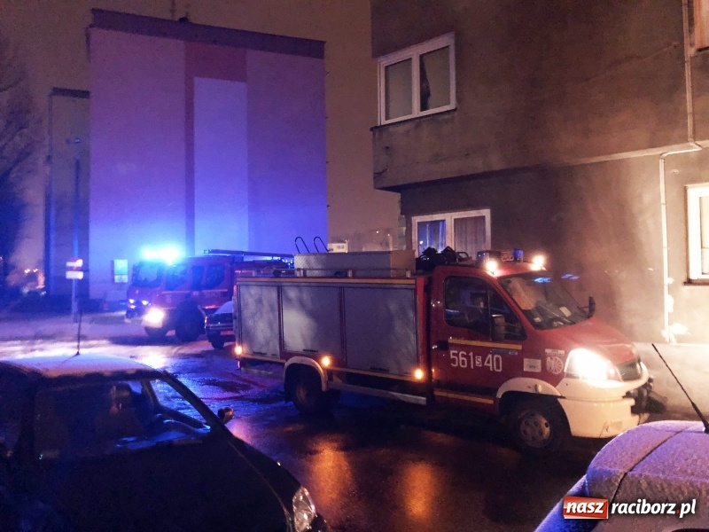 Zdjęcie w galerii na portalu naszraciborz.pl: To mogło skończyć się tragicznie! 28-latkę podtrutą czadem szybko przetransportowano do szpitala wiadomości z regionu