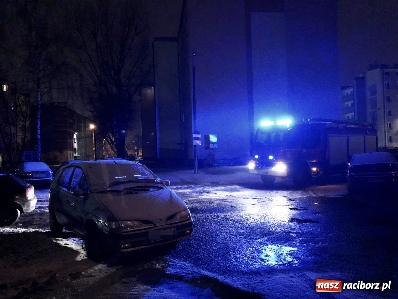 Zdjęcie w galerii na portalu naszraciborz.pl: To mogło skończyć się tragicznie! 28-latkę podtrutą czadem szybko przetransportowano do szpitala wiadomości z regionu