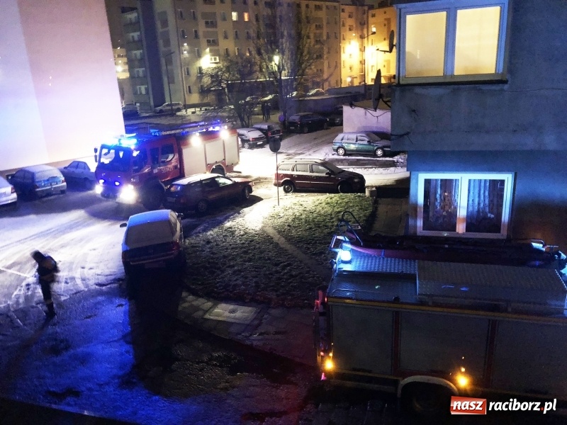 Zdjęcie w galerii na portalu naszraciborz.pl: To mogło skończyć się tragicznie! 28-latkę podtrutą czadem szybko przetransportowano do szpitala wiadomości z regionu