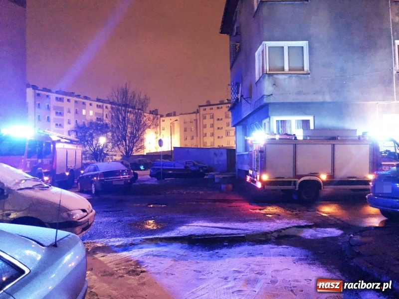 Zdjęcie w galerii na portalu naszraciborz.pl: To mogło skończyć się tragicznie! 28-latkę podtrutą czadem szybko przetransportowano do szpitala wiadomości z regionu