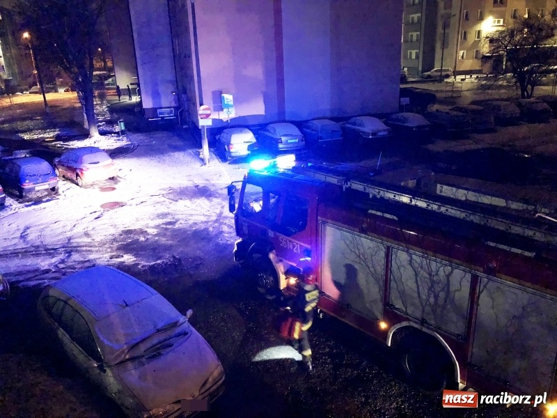 Zdjęcie w galerii na portalu naszraciborz.pl: To mogło skończyć się tragicznie! 28-latkę podtrutą czadem szybko przetransportowano do szpitala wiadomości z regionu