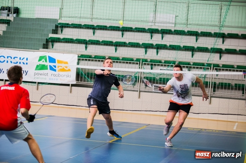 Zdjęcie w galerii na portalu naszraciborz.pl: Finał miejski w badmintonie szkół ponagimnazjalnych wiadomości z regionu