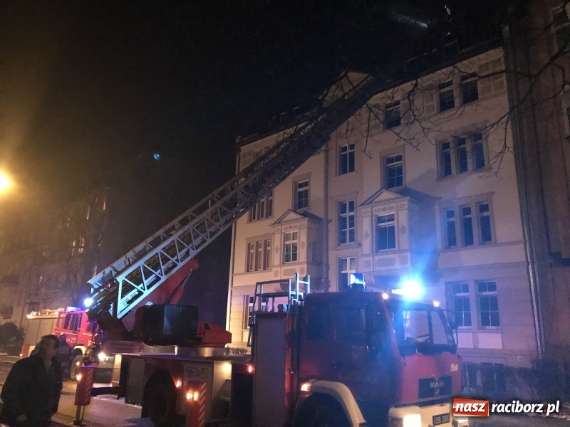 Zdjęcie w galerii na portalu naszraciborz.pl: O krok od tragedii. Ewakuacja mieszkańców kamienicy przy ul. Kościuszki  wiadomości z regionu