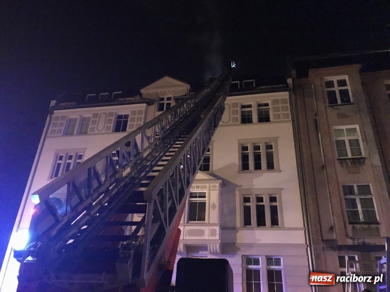 Zdjęcie w galerii na portalu naszraciborz.pl: O krok od tragedii. Ewakuacja mieszkańców kamienicy przy ul. Kościuszki  wiadomości z regionu